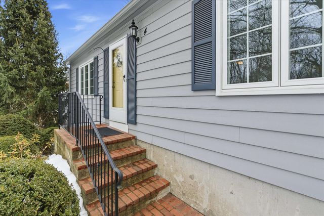 4 Nightingale Road, Nashua, NH 03062