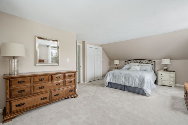 4 Nightingale Road, Nashua, NH 03062