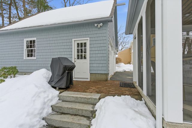 4 Nightingale Road, Nashua, NH 03062