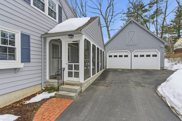 4 Nightingale Road, Nashua, NH 03062