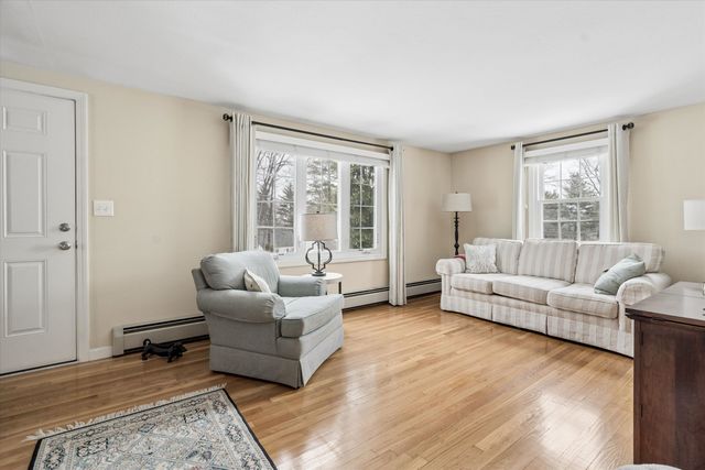 4 Nightingale Road, Nashua, NH 03062