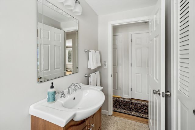 4 Nightingale Road, Nashua, NH 03062