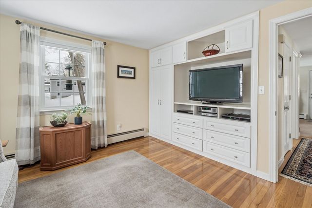 4 Nightingale Road, Nashua, NH 03062