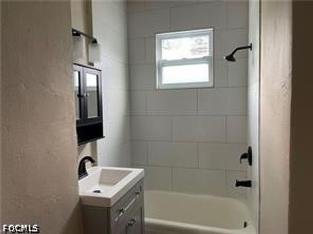 466 Wilma AVE, Fort Myers, FL 33905