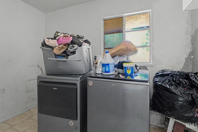 2701 N Inyo Street, Bakersfield, CA 93305