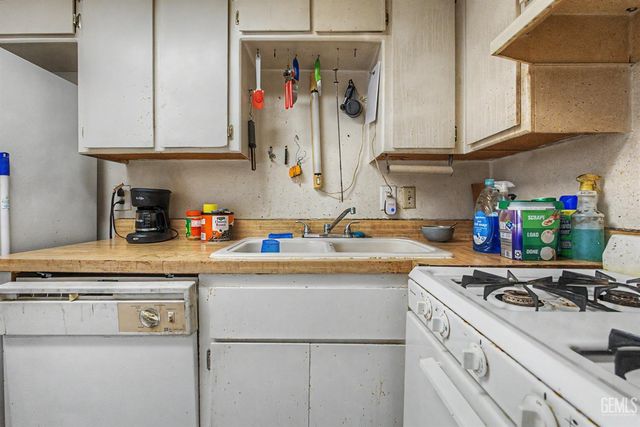 2701 N Inyo Street, Bakersfield, CA 93305