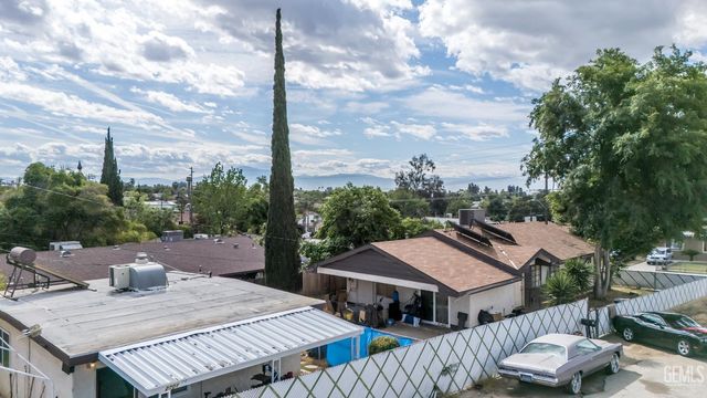 2701 N Inyo Street, Bakersfield, CA 93305
