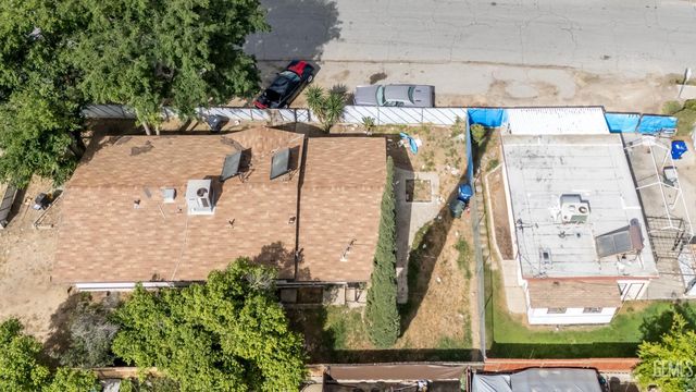 2701 N Inyo Street, Bakersfield, CA 93305