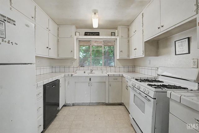 2701 N Inyo Street, Bakersfield, CA 93305