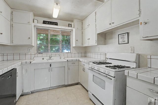 2701 N Inyo Street, Bakersfield, CA 93305