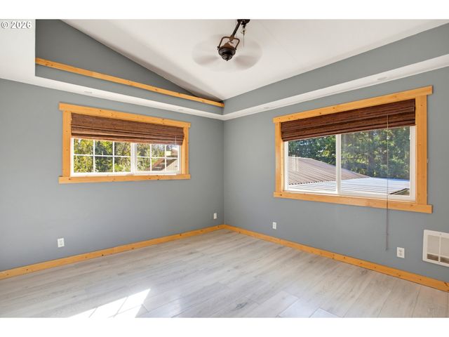 17716 Ne 232ND Ave, Brush Prairie, WA 98606