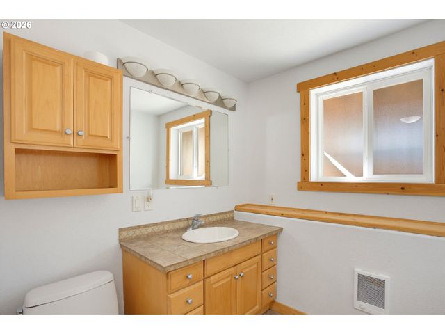 17716 Ne 232ND Ave, Brush Prairie, WA 98606