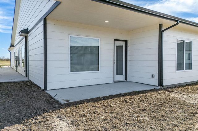 843 S Wybern St, Valley Center, KS 67147