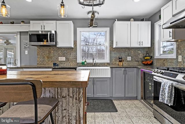 111 BRIARWOOD DR, Downingtown, PA 19335