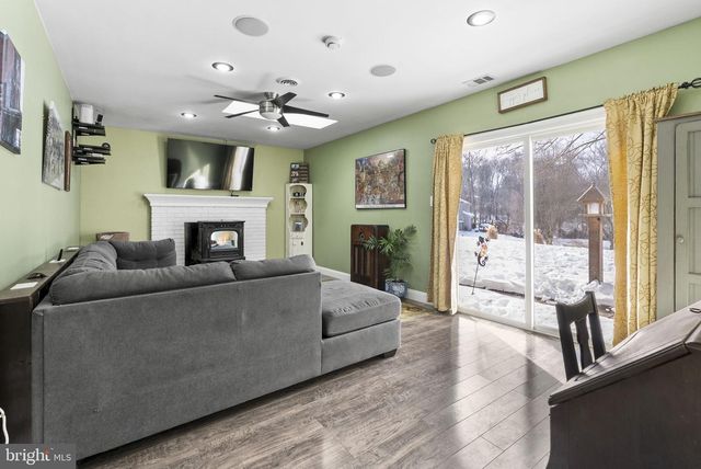 111 BRIARWOOD DR, Downingtown, PA 19335