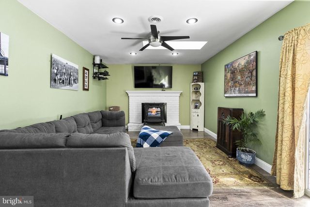 111 BRIARWOOD DR, Downingtown, PA 19335