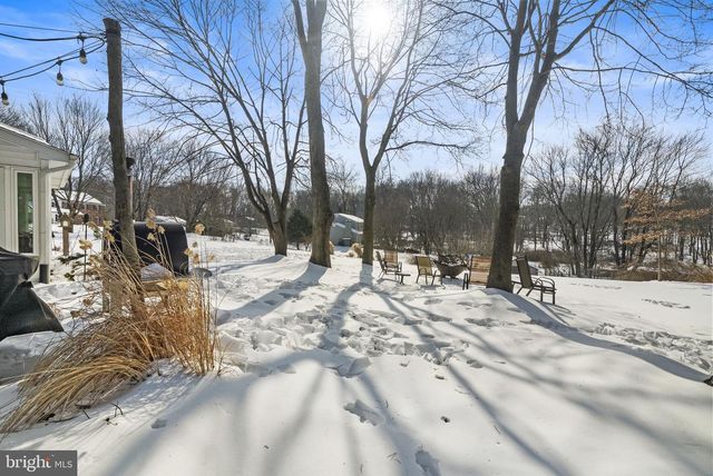 111 BRIARWOOD DR, Downingtown, PA 19335