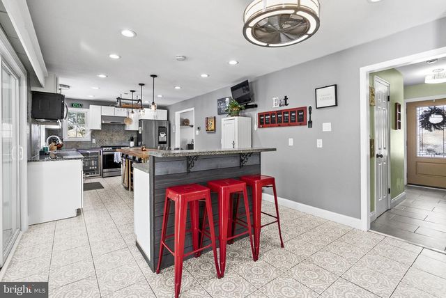 111 BRIARWOOD DR, Downingtown, PA 19335