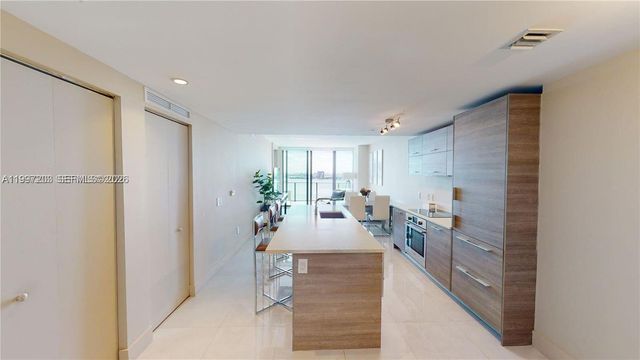 650 NE 32nd St 2005, Miami, FL 33137