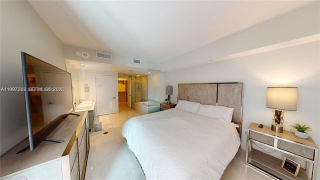 650 NE 32nd St 2005, Miami, FL 33137