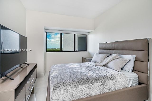 650 NE 32nd St 2005, Miami, FL 33137