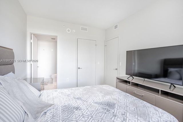 650 NE 32nd St 2005, Miami, FL 33137