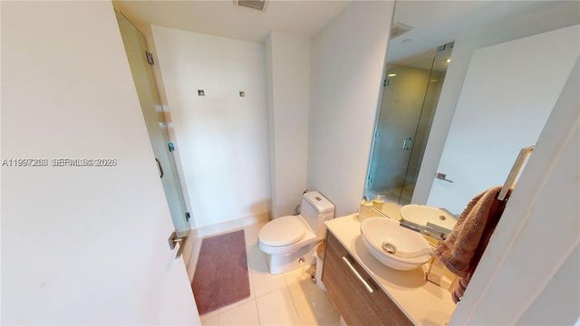 650 NE 32nd St 2005, Miami, FL 33137