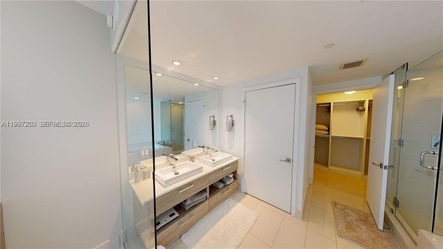 650 NE 32nd St 2005, Miami, FL 33137