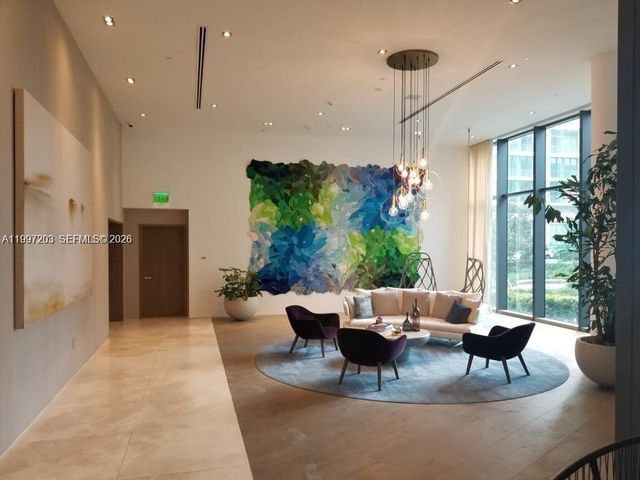 650 NE 32nd St 2005, Miami, FL 33137