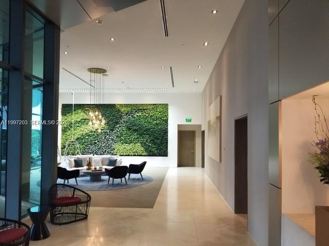 650 NE 32nd St 2005, Miami, FL 33137