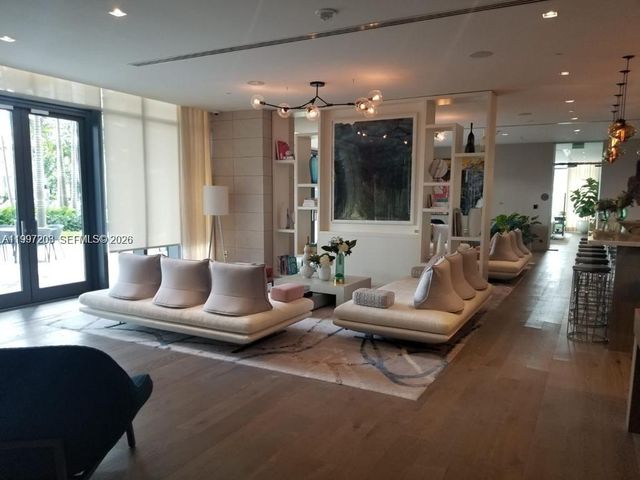 650 NE 32nd St 2005, Miami, FL 33137