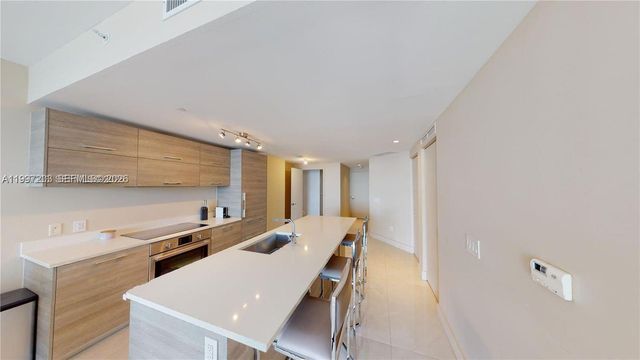 650 NE 32nd St 2005, Miami, FL 33137