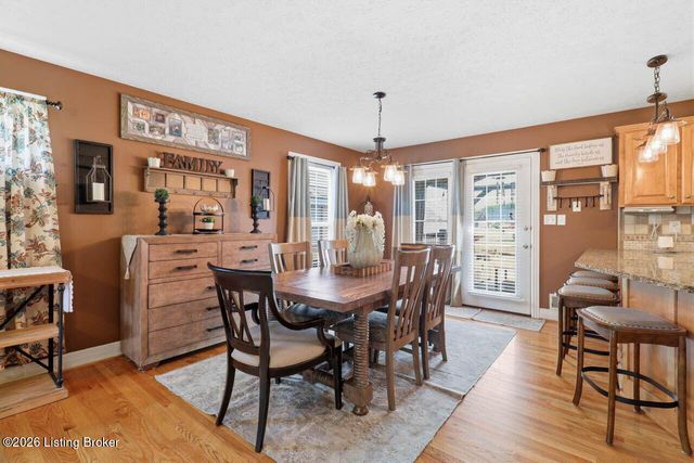 236 Bentwood Dr, Shepherdsville, KY 40165