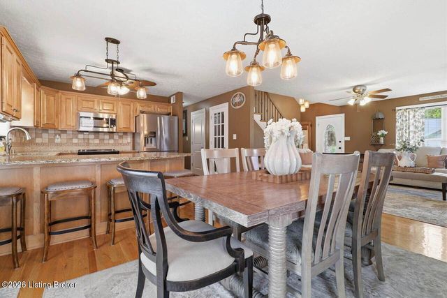 236 Bentwood Dr, Shepherdsville, KY 40165