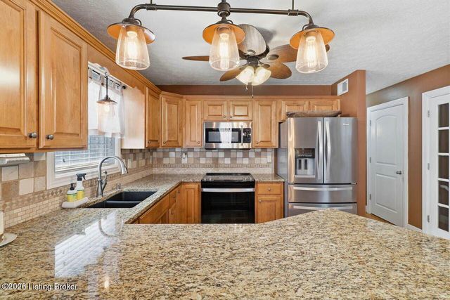 236 Bentwood Dr, Shepherdsville, KY 40165