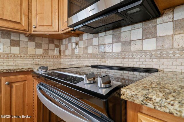 236 Bentwood Dr, Shepherdsville, KY 40165