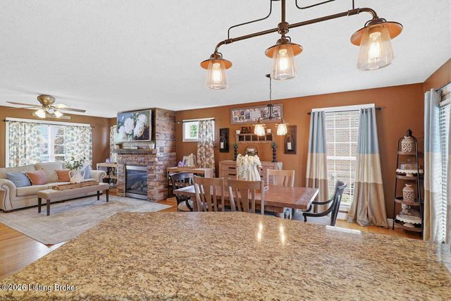 236 Bentwood Dr, Shepherdsville, KY 40165