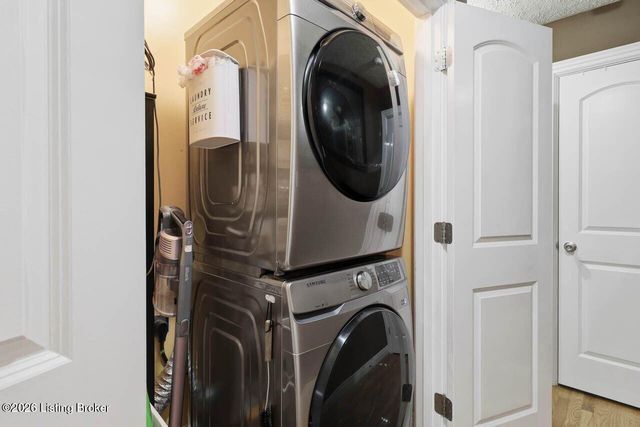 236 Bentwood Dr, Shepherdsville, KY 40165