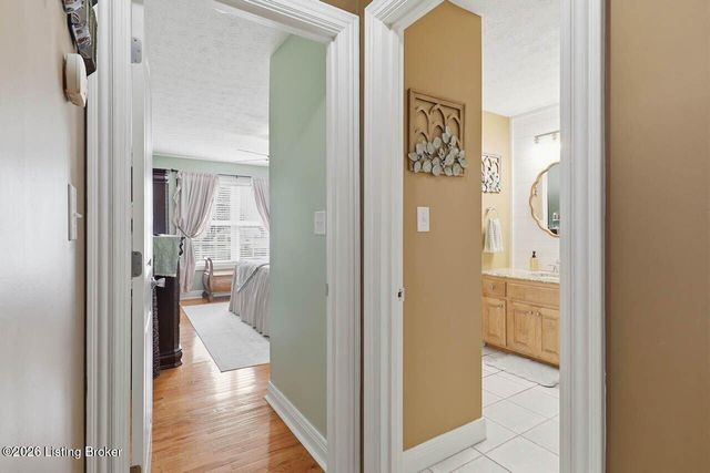 236 Bentwood Dr, Shepherdsville, KY 40165