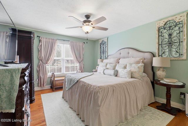 236 Bentwood Dr, Shepherdsville, KY 40165