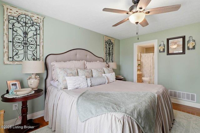 236 Bentwood Dr, Shepherdsville, KY 40165