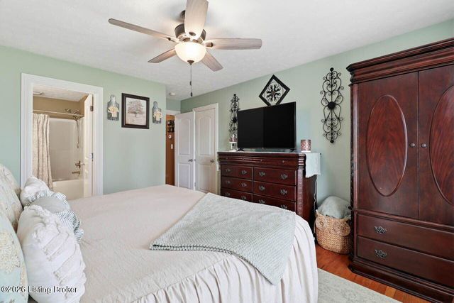 236 Bentwood Dr, Shepherdsville, KY 40165