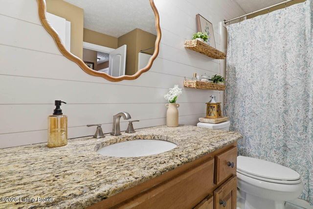 236 Bentwood Dr, Shepherdsville, KY 40165