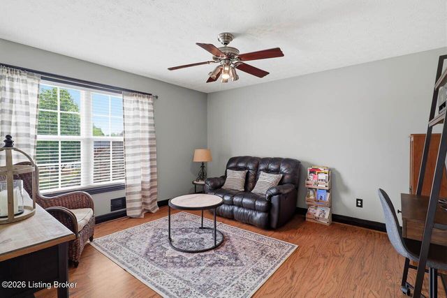 236 Bentwood Dr, Shepherdsville, KY 40165