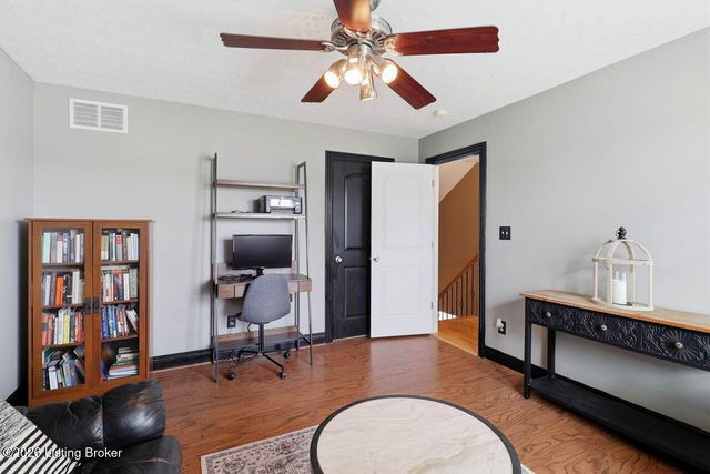 236 Bentwood Dr, Shepherdsville, KY 40165