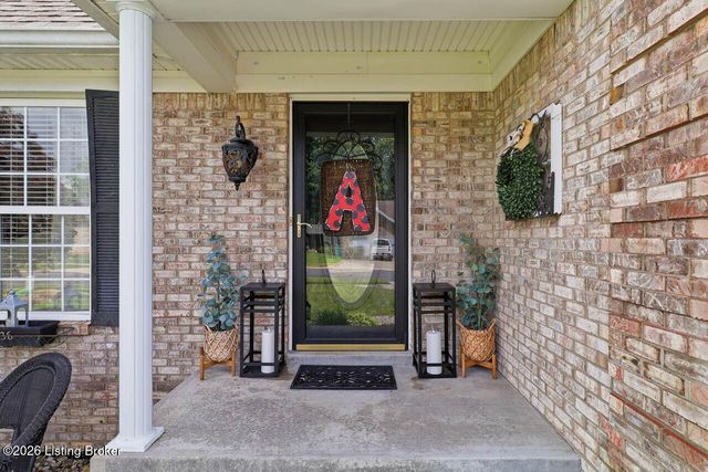 236 Bentwood Dr, Shepherdsville, KY 40165