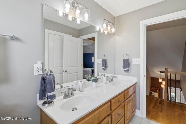 236 Bentwood Dr, Shepherdsville, KY 40165