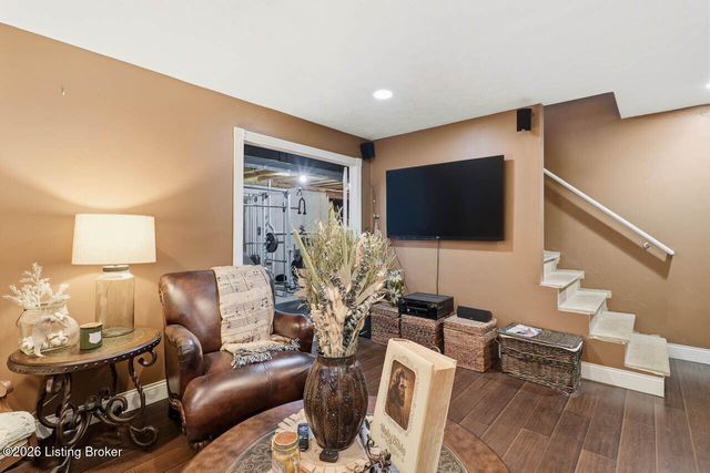 236 Bentwood Dr, Shepherdsville, KY 40165