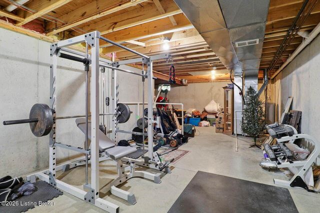 236 Bentwood Dr, Shepherdsville, KY 40165