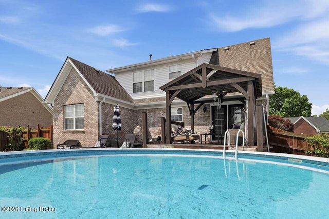 236 Bentwood Dr, Shepherdsville, KY 40165